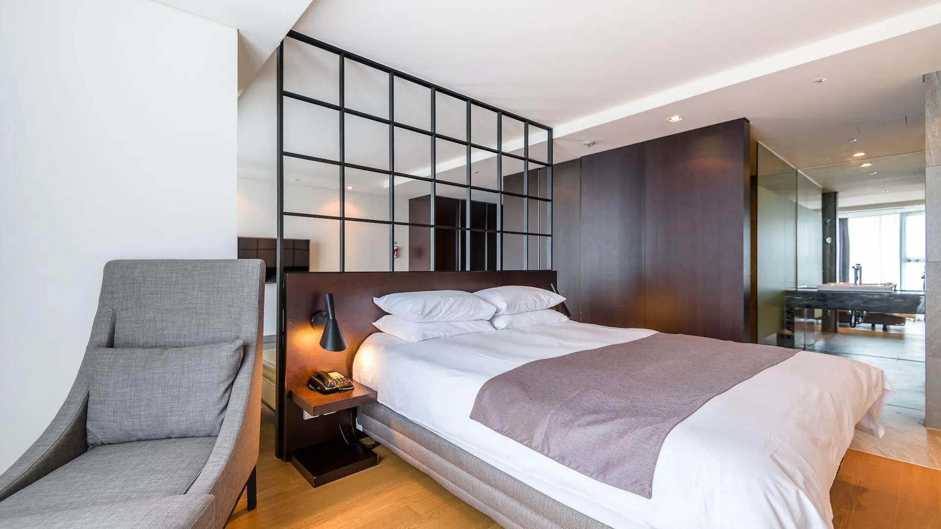 Brown Suites Hotel And Resort Jeju 4*,  South Korea